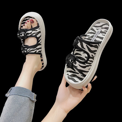 Γυναικείες παντόφλες σε διάφορα χρώματα με αγκράφα