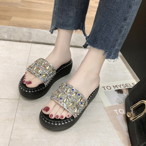 Modernas sieviešu čības ar akmeņiem un 4 cm augstu platformu