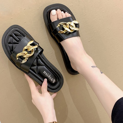 Papuci de dama din piele cu decor metalic