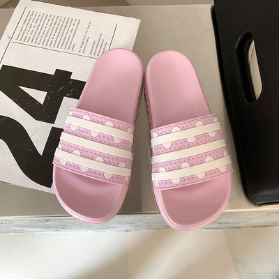 Αντιολισθητικές παντόφλες με επίπεδη σόλα