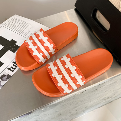 Αντιολισθητικές παντόφλες με επίπεδη σόλα