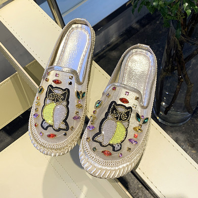 Γυναικείες παντόφλες με χρωματιστά κεντήματα και διακοσμητικές πέτρες