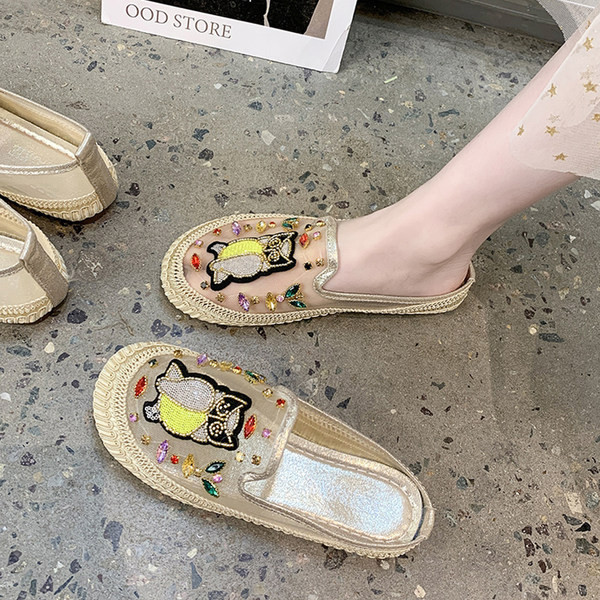 Γυναικείες παντόφλες με χρωματιστά κεντήματα και διακοσμητικές πέτρες