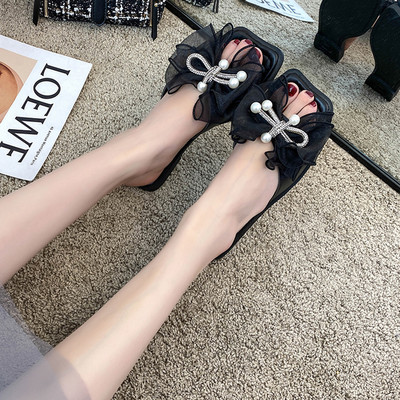 Modernas sieviešu čības ar pērlēm un lentīti