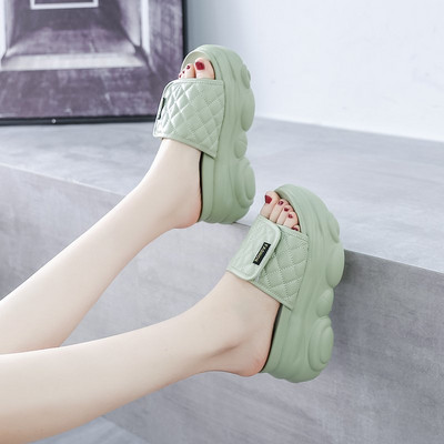 Sieviešu čības ar augstām zolēm un velcro ar uzrakstu