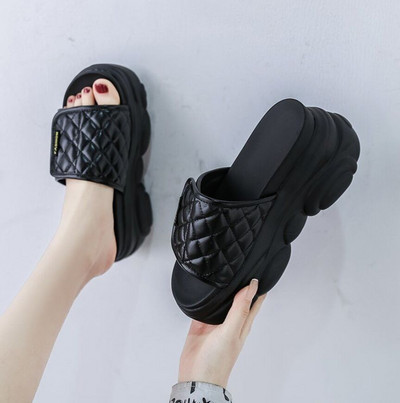 Sieviešu čības ar augstām zolēm un velcro ar uzrakstu