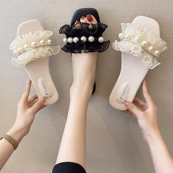 Papuci de dama actuali cu perle si tul