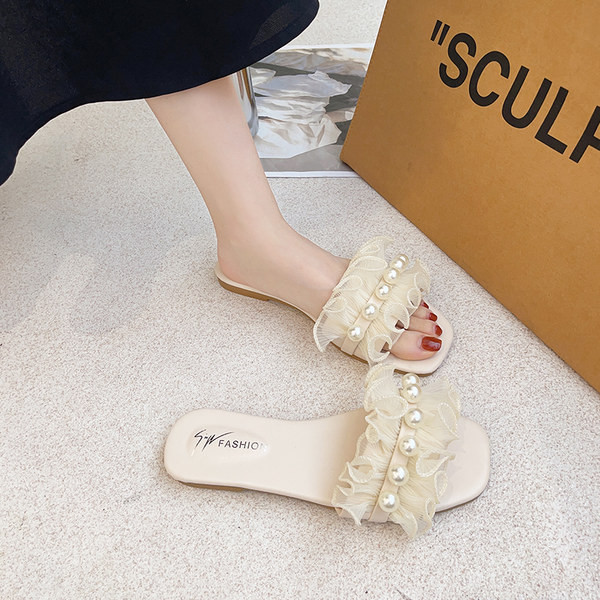 Papuci de dama actuali cu perle si tul