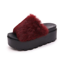 Νέο μοντέλο γυναικείες παντόφλες με πλατφόρμα κάτω και 7,5 cm