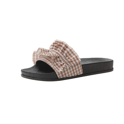 Παντόφλες μοντέρνες γυναίκες με βολάν και επίπεδη σόλα σε τρία χρώματα