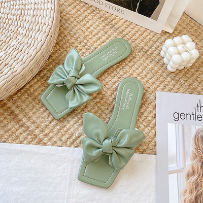 Kasdieninės odinės šlepetės lygiu padu ir eko odos kaspinu