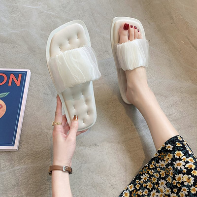 Sieviešu čības ar tilla un plakanu zoli