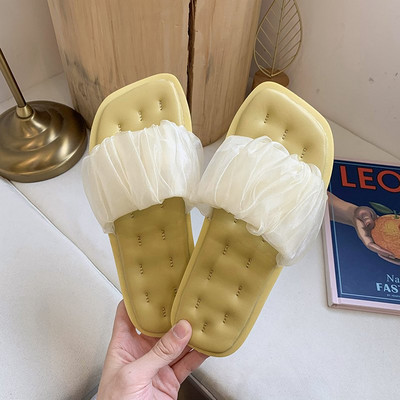 Sieviešu čības ar tilla un plakanu zoli