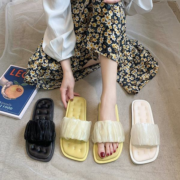 Sieviešu čības ar tilla un plakanu zoli