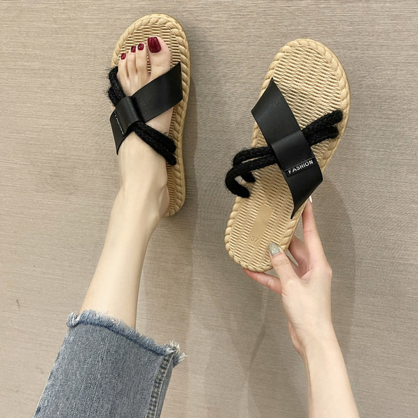 Papuci casual dama cu talpa plata - potriviti pentru plaja