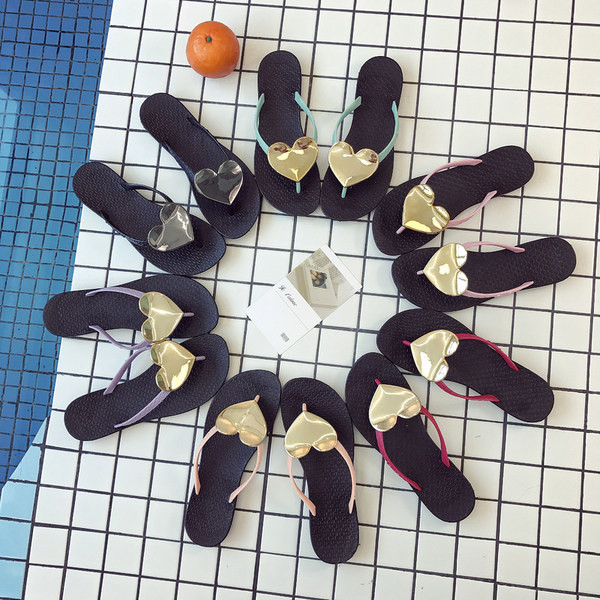 Papuci casual de damă între degetele de la picioare cu element de inimă 3D