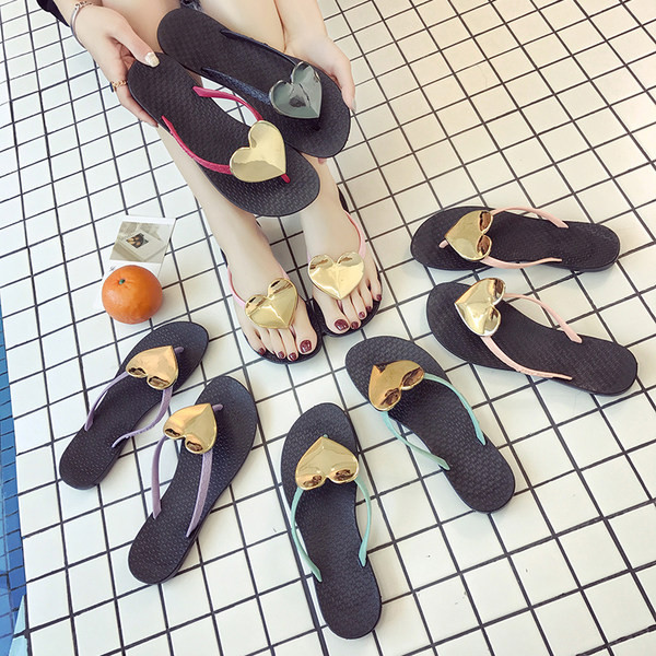 Papuci casual de damă între degetele de la picioare cu element de inimă 3D