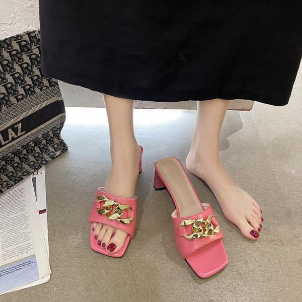 Papuci de dama din imitatie de piele cu decor metalic