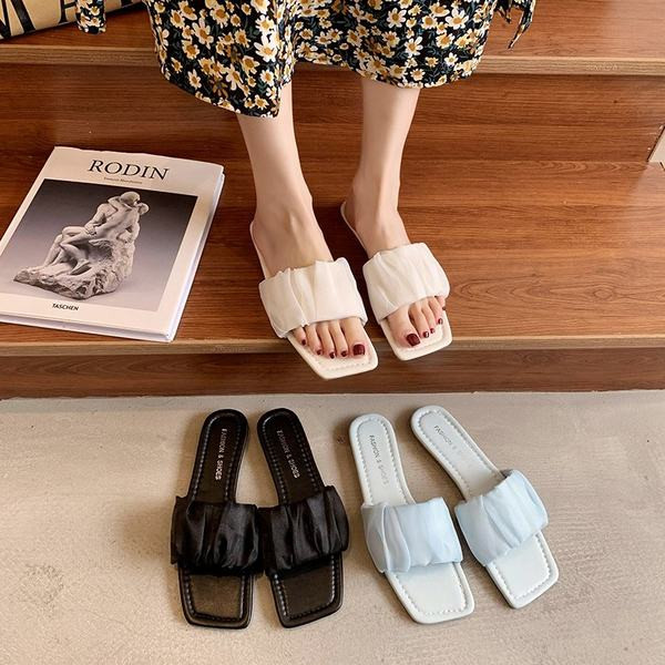 Papuci patrati de dama cu talpa plate