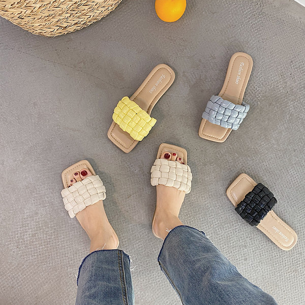 Papuci de dama moderni din piele cu talpa plate