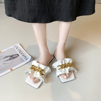 Papuci casual dama in forma patrata si decor metalic