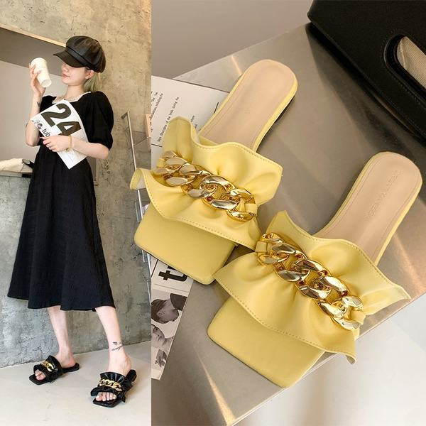 Papuci casual dama in forma patrata si decor metalic