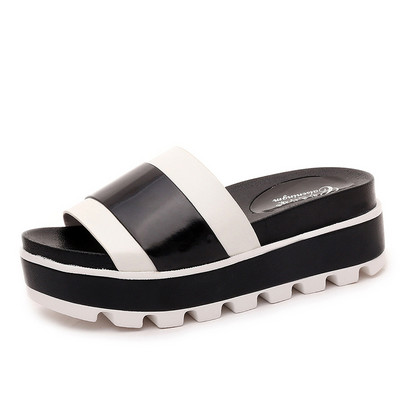 Modernas sieviešu čības no mākslīgās ādas ar augstu platformu