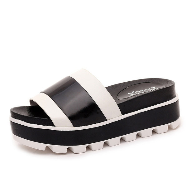 Modernas sieviešu čības no mākslīgās ādas ar augstu platformu