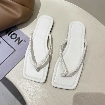 Model nou de papuci de dama din piele intre degete