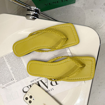 Model nou de papuci de dama din piele intre degete