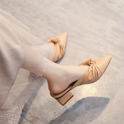 Model nou de papuci ascuțiți din imitație de piele cu toc