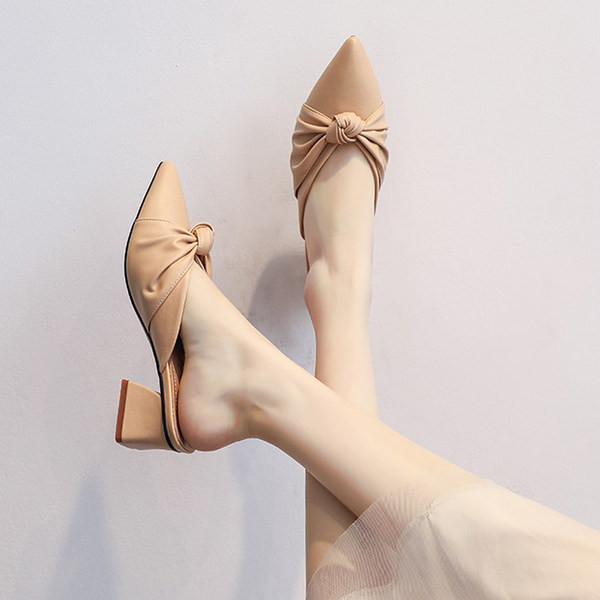 Model nou de papuci ascuțiți din imitație de piele cu toc