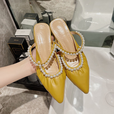 Γυναικείες έκο δερμάτινες παντόφλες από έκο δέρμα με πέρλες σε δύο χρώματα