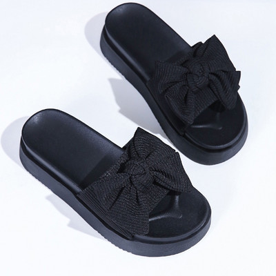 Παντόφλες με πλατφόρμα και λουράκι με κορδέλα