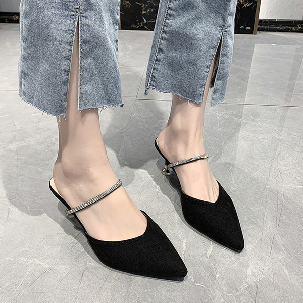 Papuci eleganti ascutit din piele intoarsa ecologica cu pietre