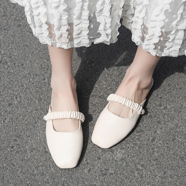 Jauna modeļa slēgtas čības ar ievilktu daļu un pērli