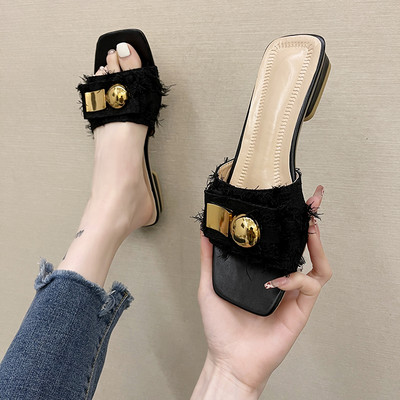 Model nou de papuci de dama cu decor metalic in trei culori