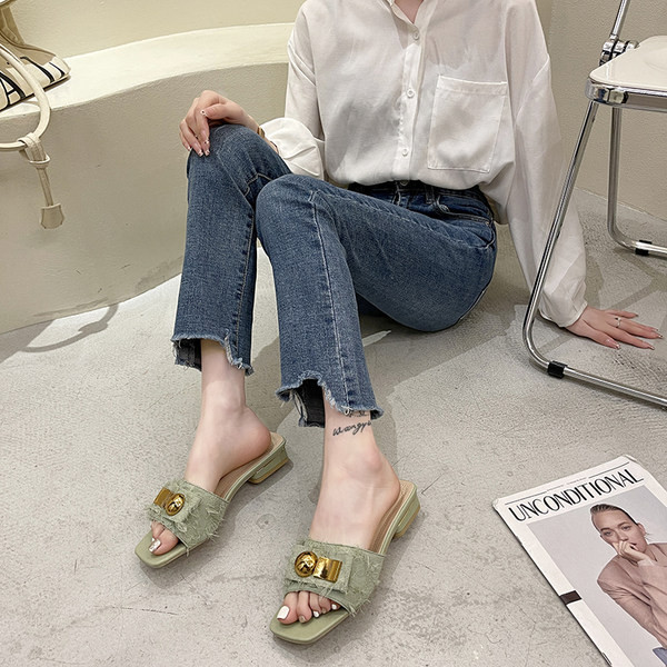 Model nou de papuci de dama cu decor metalic in trei culori