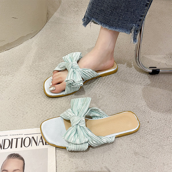 Jauna modeļa čības ar lentīti trīs krāsās