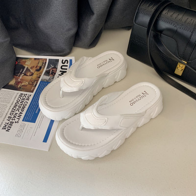 Καθημερινές σαγιονάρες  με τραχιά σόλα