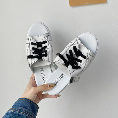 Sieviešu ikdienas čības ar mežģīnēm un plakanu zoli