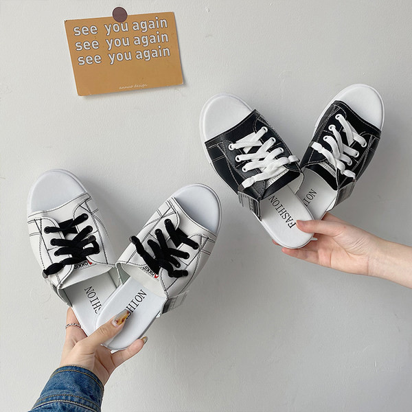 Sieviešu ikdienas čības ar mežģīnēm un plakanu zoli