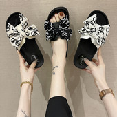 Sieviešu ikdienas čības ar lenti un plakanu zoli