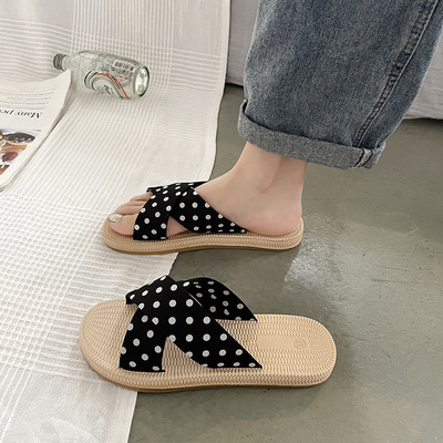 Papuci moderni de dama cu talpa cu buline