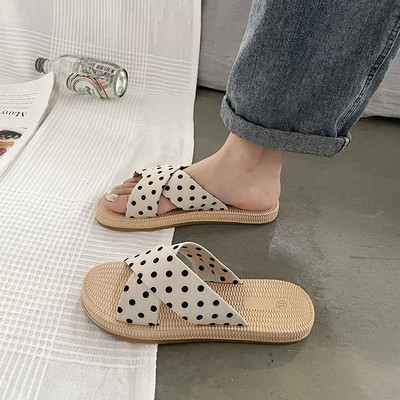 Papuci moderni de dama cu talpa cu buline