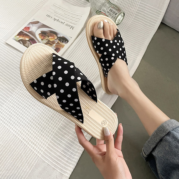 Papuci moderni de dama cu talpa cu buline