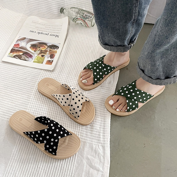 Papuci moderni de dama cu talpa cu buline