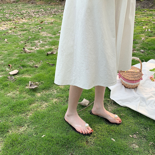 Model nou de șlapi de damă cu perle decorative