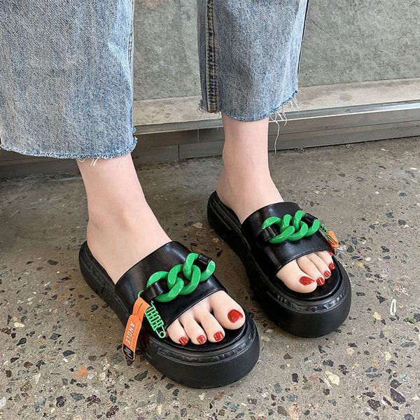 Model nou de papuci de dama cu lant si talpa inalta de 4 cm