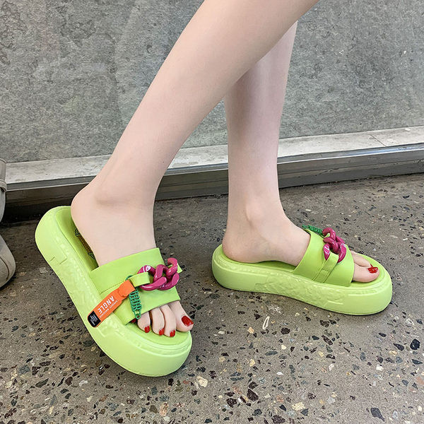 Model nou de papuci de dama cu lant si talpa inalta de 4 cm